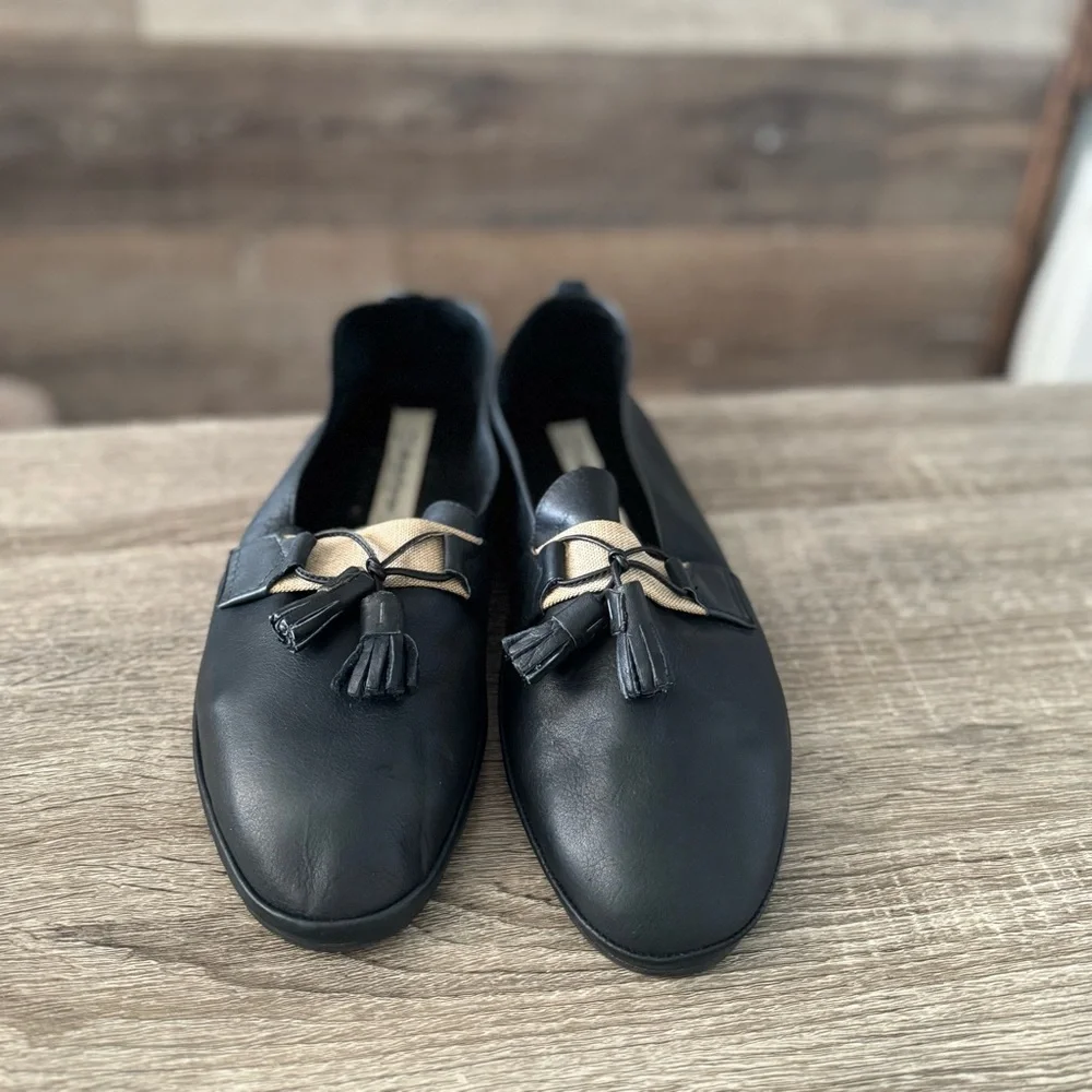 Elegant Black Leather Loafers with Tassels - Picture 6 of 9